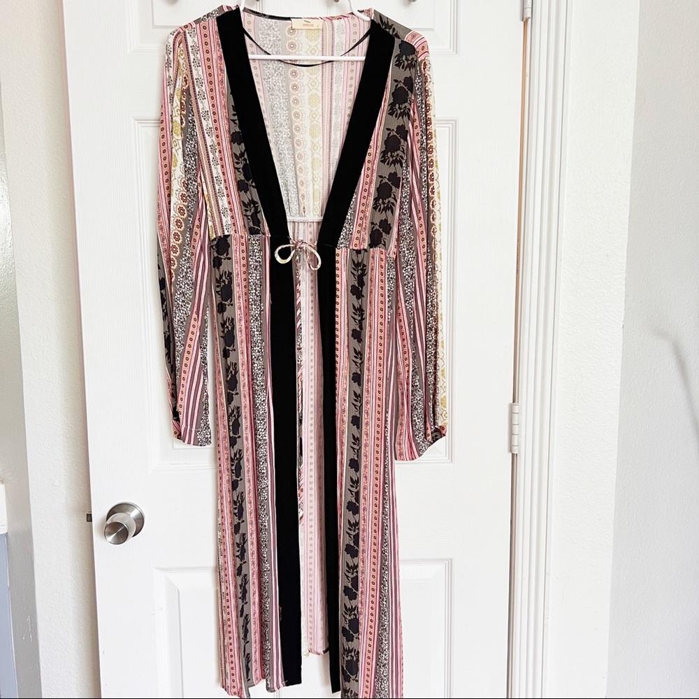 NWOT Hummingbird  | Beautiful Printed Long Kimono With Long Sleeve